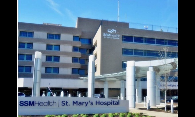 St. Louis House | 2 Bed 2 Bath Entire House with Parking and Washer/Dryer