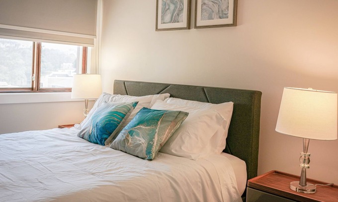 Sunnyside House | 2 bed 2 bath. Free street parking