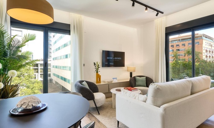 La Buhaira Apartment | 2-Bed Apartment w/Terrace & Free Parking