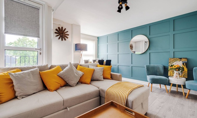 Manchester Apartment | 2 Bed Apt w/ensuite - nr Univ/Hospitals/PLAB/Academy/o2 Apollo with Free Parking