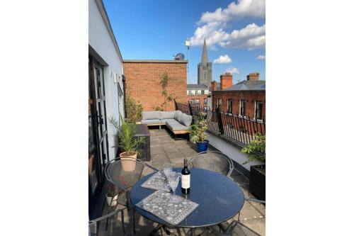 The Liberties Apartment | 2 Bed City Centre Penthouse with Cathedral Views