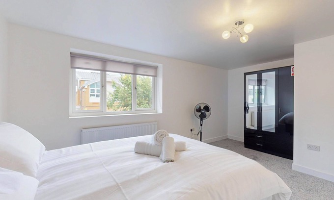 Royal Docks House | 2 Bed House near London City Airport, ExCeL & DLR
