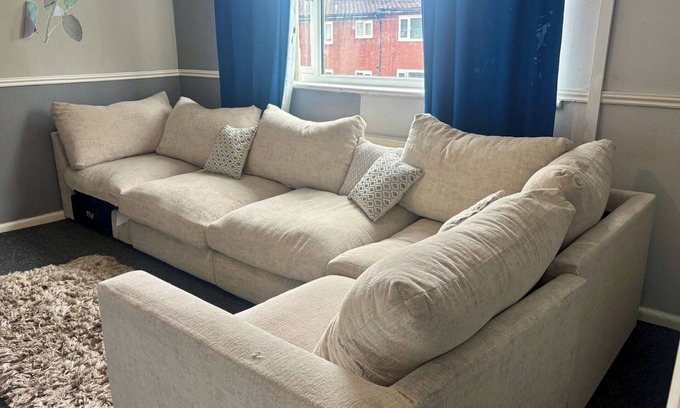 Tipton House | 2 Bed House-Sleeps 4-Free Parking