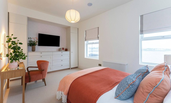 Donaghadee Apartment | 2-Bed - Sleeps 6 - Seafront View with Free Parking