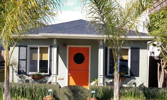 Old Towne House | "2 Bed - STARFISH BUNGALOW.โ Summer fun @ the beach ๐๐๏ธ๐๏ธ ๐Steps to the ocean๐