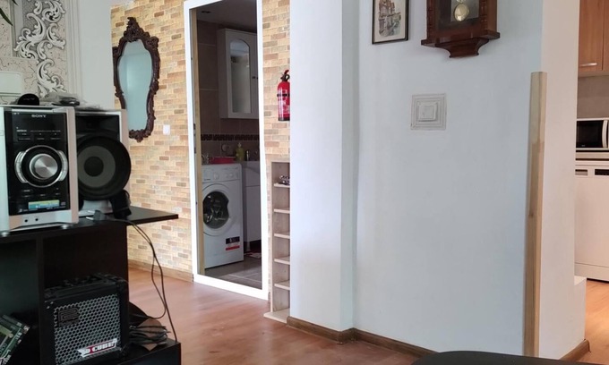 Tankovo Apartment | 2 Bed Villa - Sleeps 7 - Private Garden - Parking