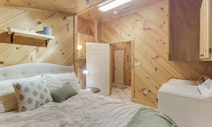 Perkinston House | 2 Bedroom 1 Bath Home in Perkinston, Ms with WiFi, AC, and peace and quiet.