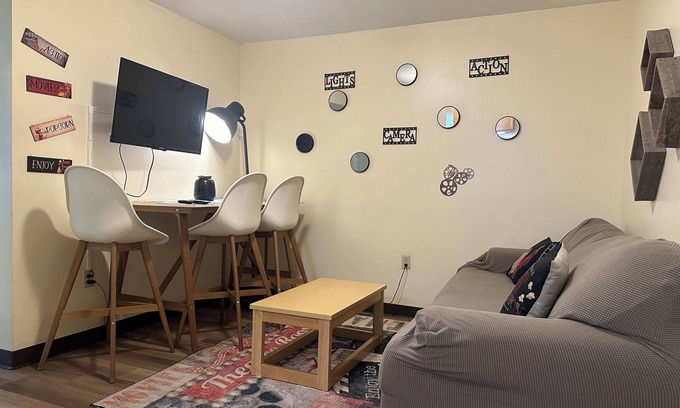 Downtown Pittsburgh Apartment | 2 Bedroom 2 Bath | Heart of Downtown PGH!