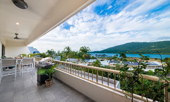 Airlie Beach Apartment | 2 Bedroom, 2 Bathroom Apartment, 5 minutes to the Main Street
