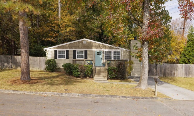 Buford Highway House | 2 Bedroom 2 Bathroom close to Brookhaven, Ashford Park and Chamblee Atlanta PDK airport