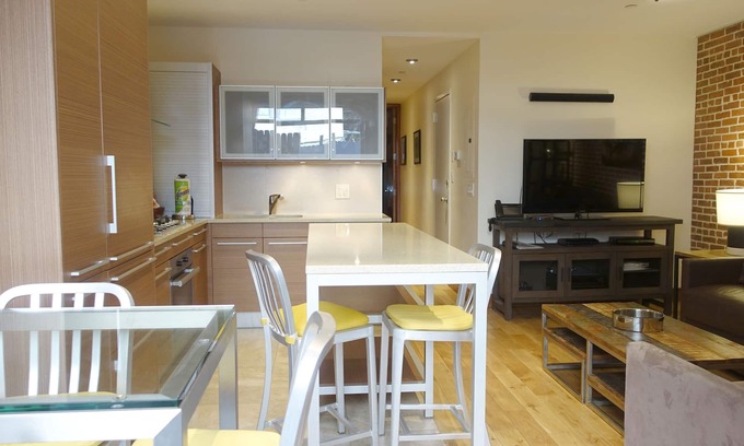 Upper West Side Apartment | 2 Bedroom 2 Baths Luxury Apartment With Private Backyard & Washer/Dryer