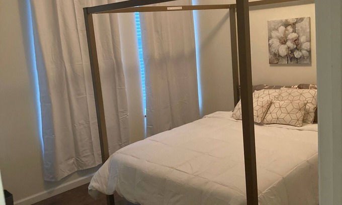 Quincy Apartment | 2 Bedroom; 30 Day Min; Must Email ID to Confirm stay; Professionals Only