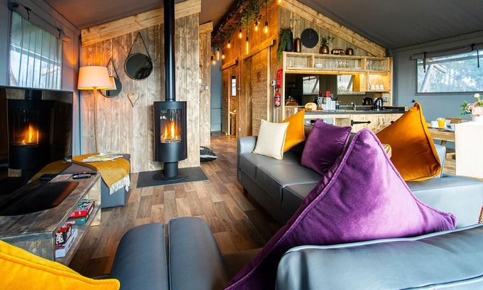 Overton-on-dee RV Rental | 2 bedroom accommodation in Eyton, Wrexham