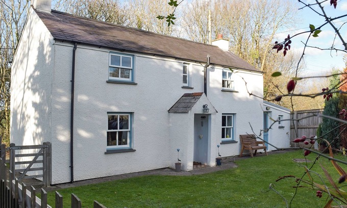 Haverfordwest Cottage | 2 bedroom accommodation in Hook, near Haverfordwest