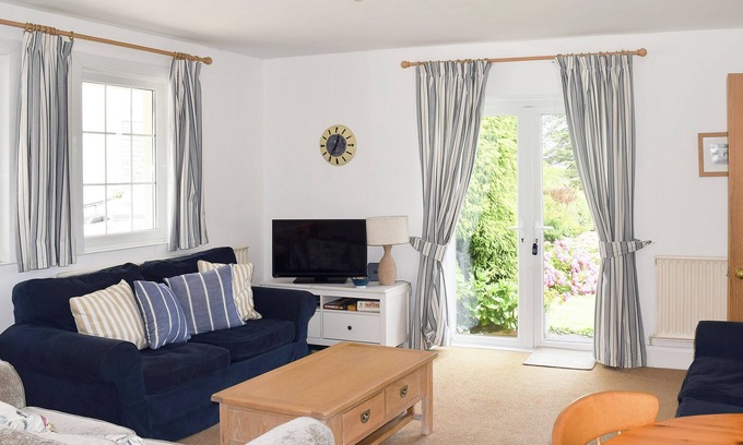 Salcombe Cottage | 2 bedroom accommodation in Herbert Road