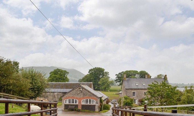Abergavenny Cottage | 2 bedroom accommodation in Llantilio Pertholey, near Abergavenny