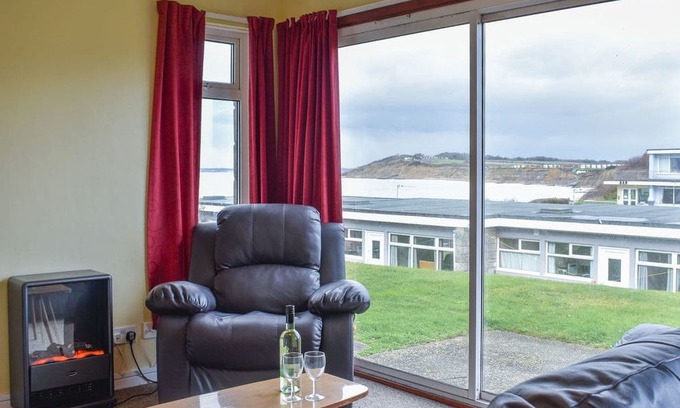 Freshwater Cottage | 2 bedroom accommodation in Colwell Bay, near Freshwater
