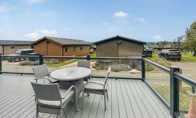 Bredons Hardwick Ski Chalet | 2 bedroom accommodation in Tewkesbury