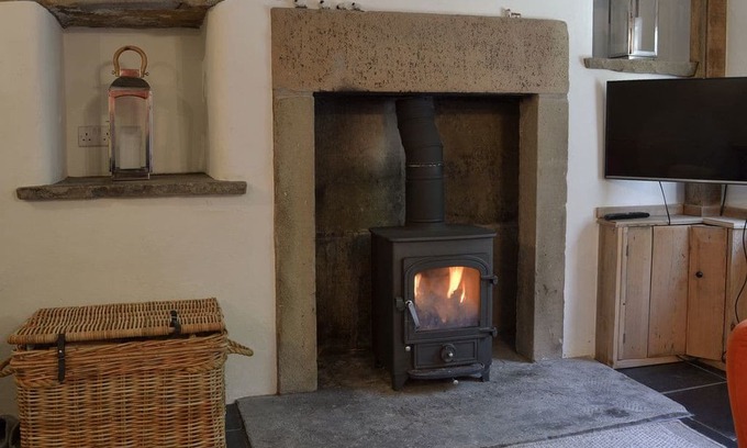 Youlgreave Cabin | 2 bedroom accommodation in Youlgreave, near Bakewell