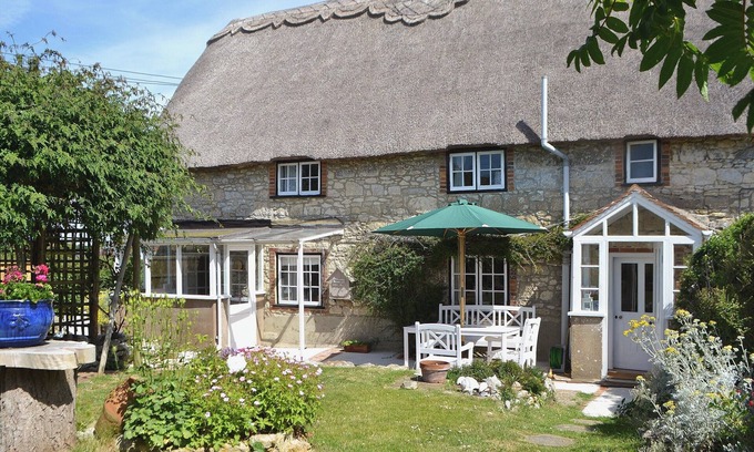 Yarmouth Cottage | 2 bedroom accommodation in Wellow, near Yarmouth
