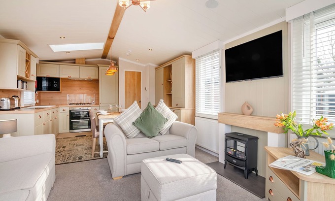 Arnold Ski Chalet | 2 bedroom accommodation in Skirlaugh, Nr Hull