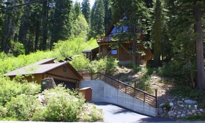 Truckee Cabin | 2 bedroom and Loft, 2 bath, sleeps 6 adults. S Shore of Donner Lake DLR#027