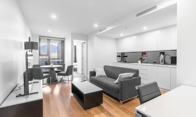 Braddon Apartment | 2 bedroom apartment 1 min walk to Canberra Centre