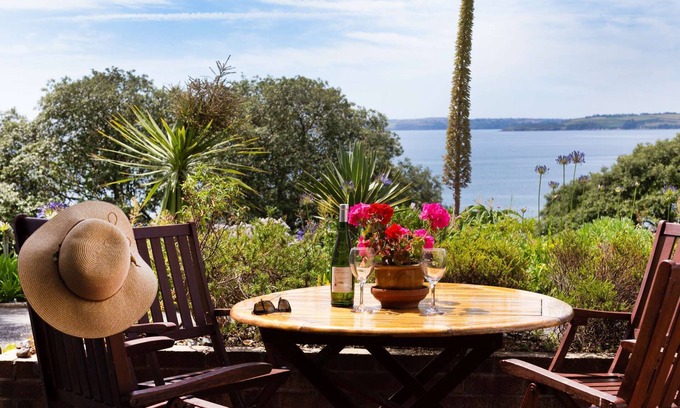 Mylor Churchtown Apartment | 2 bedroom apartment (max 4 people), fabulous sea views