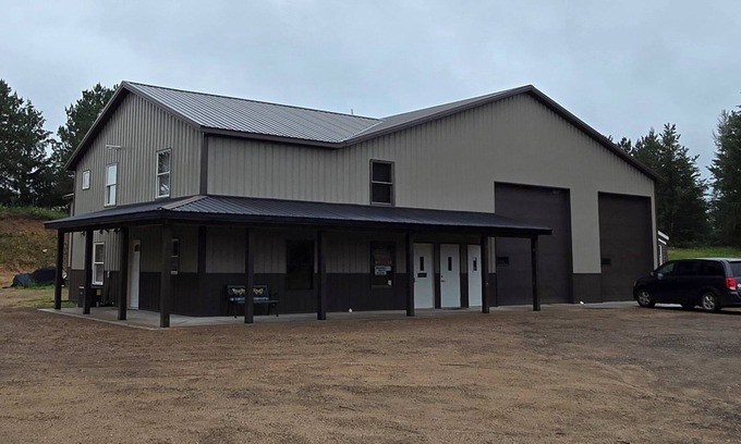 White Oak House | 2 Bedroom apartment upstairs with laundry .