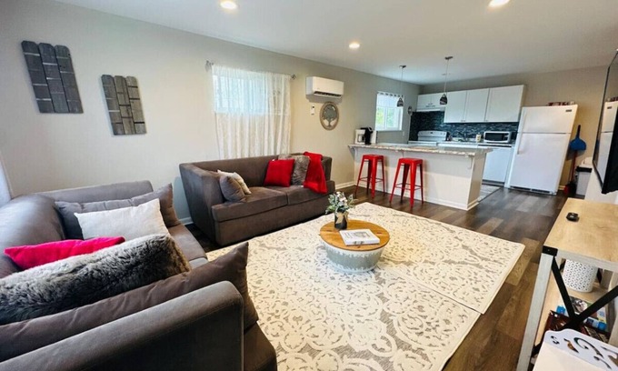 Reading Apartment | 2 Bedroom apartment - urban chic at its finest!