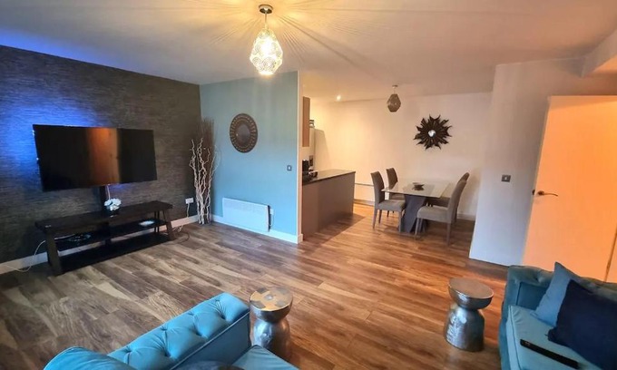 Manchester City Centre Apartment | 2 Bedroom Apt, with parking. Northern Quarter