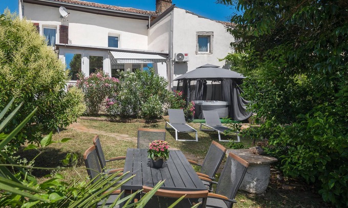 Vizinada House | 2 bedroom awesome home in Vizinada