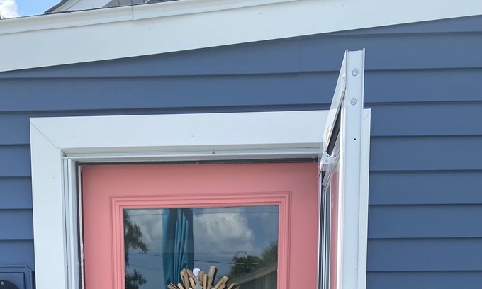 Snug Harbor Cottage | 2 BEDROOM BEACH COTTAGE EAST MATUNUCK BEACH RI SLEEPS 6