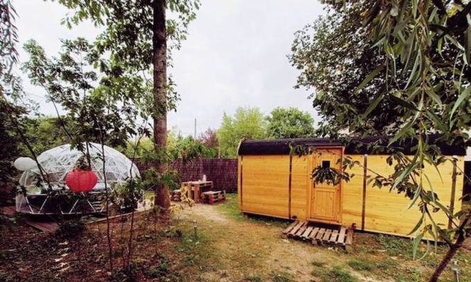 Pruniers-en-Sologne Ski Chalet | 2 Bedroom Chalet in Pruniers-en-Sologne