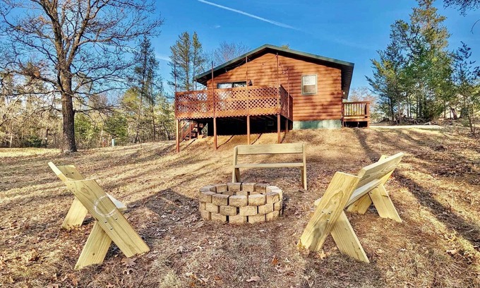 Friendship Cabin | 2-bedroom cabin in Friendship with WiFi, AC. 25 minutes from Wisconsin Dells!