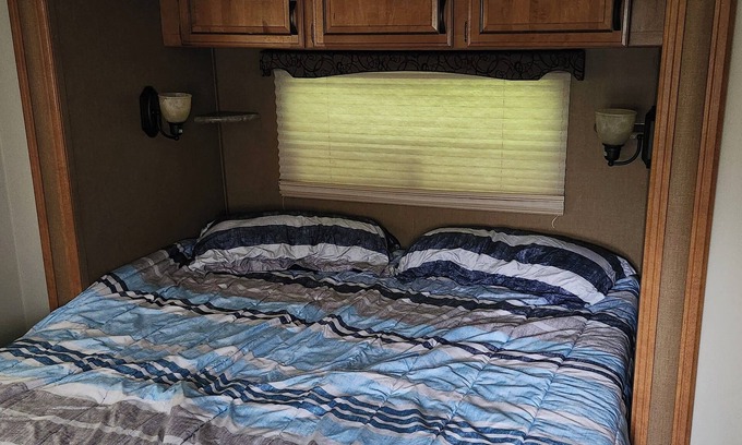 Wisconsin Dells RV Rental | 2-bedroom camper w Br/Ac + access to Happy Place Fish Farm utilities/recreation.