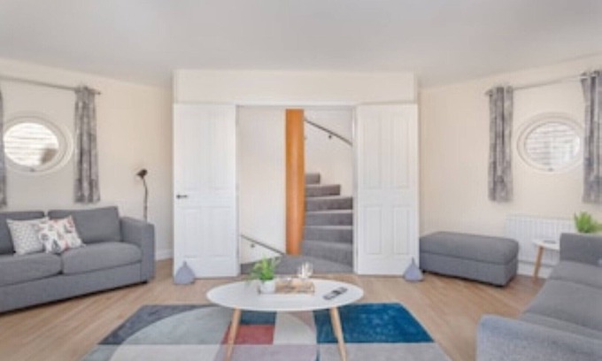 Cambridge City Centre House | 2 Bedroom City Centre Townhouse - with Parking