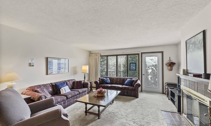 Dillon Condo | 2 bedroom Condo overlooking Lake Dillon CC43