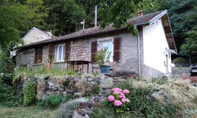 Saint-Bresson Cottage | 2-Bedroom Cottage with WiFi, Near Luxeuil-les-Bains