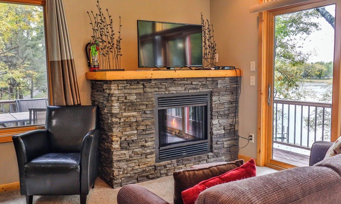 Lake Shore Resort | 2 Bedroom Cottage located at the Lost Lake Lodge Resort