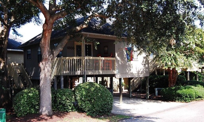 Myrtle Beach Cottage | 2 Bedroom Cottage with a short walk to Beach