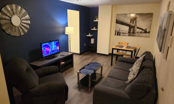 Downtown Pittsburgh Apartment | 2 Bedroom Downtown Apt|Clean and Safe|
