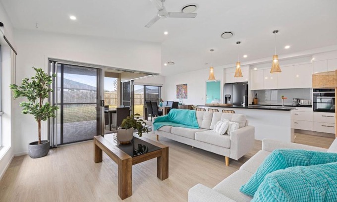 Pialba House | 2 bedroom Escape on Oceans