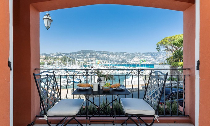 Saint-Jean-Cap-Ferrat Apartment | 2 bedroom apartment with both balcony and private terrace