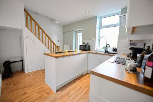 Great Harwood House | 2 Bedroom House- Contractors - Families - Sleeps 4