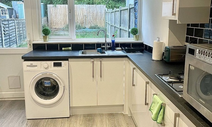 Sittingbourne House | 2 bedroom house in Sittingbourne with free parking