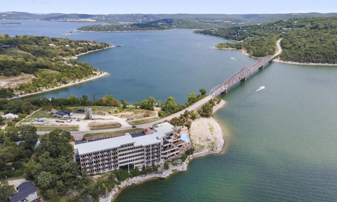 Ridgedale House | 2 Bedroom Lake View Villa - Unit 401