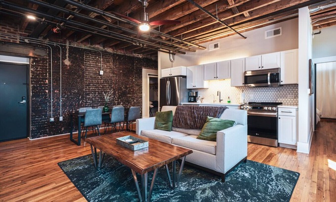 Jonesville Apartment | 2 Bedroom Loft, Renovated Historic building Downtown Elkin, near Vineyards