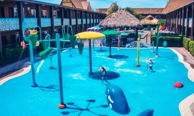 Cocoa Beach Resort | 2-bedroom resort in fantastic Cocoa Beach with WiFi, AC, on the beachn