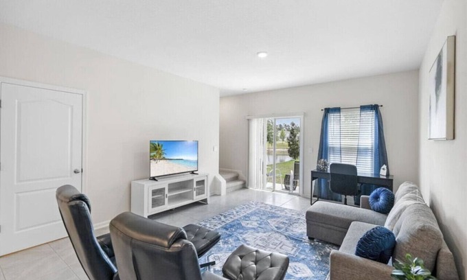 St. Augustine House | 2-Bedroom Roommate Townhome